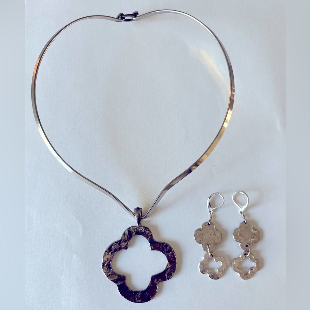 Shiny silver necklace and earring set